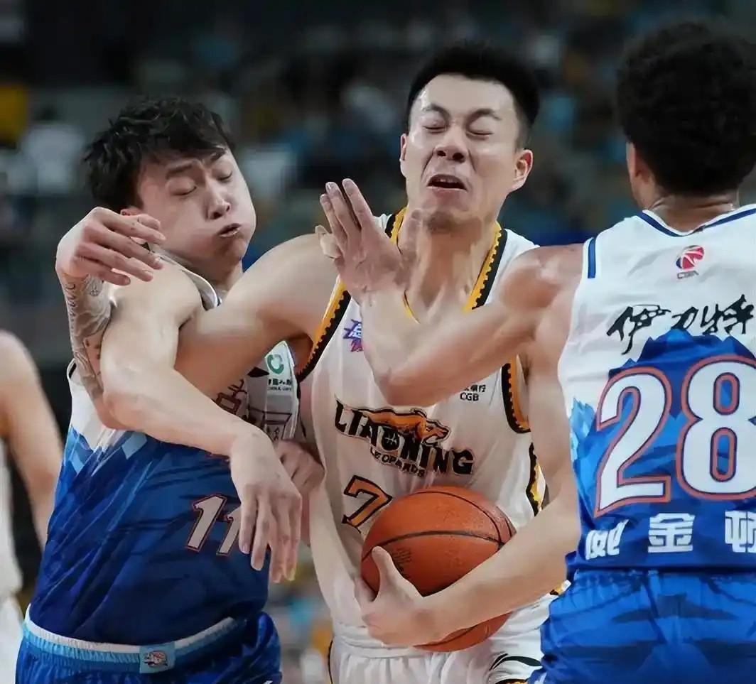 乐动体育网页版-窗口期CBA季后赛焦点战，拜仁慕尼黑战术微调，气氛紧张，团队化学反应显著的简单介绍